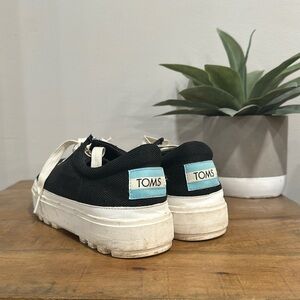 TOMS sneaker, size 8.5